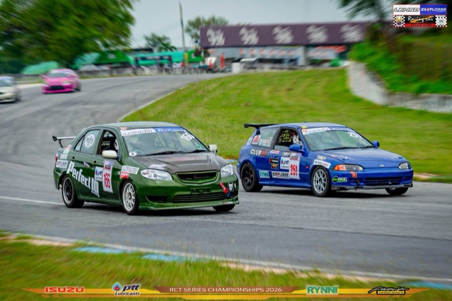 Wheel to wheel with the pack